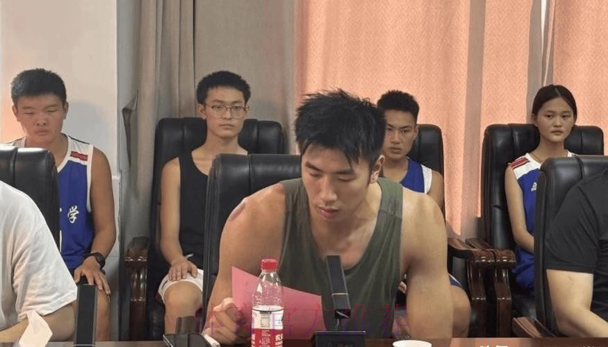 里勒突破妙传 邹雨宸跟进上篮得手