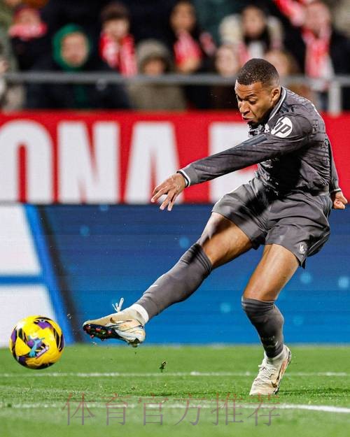 贝林厄姆:很享受在皇马踢球 想继续保持这样的发挥 贝林厄姆:很享受在皇马踢球 想继续保持这样的发挥